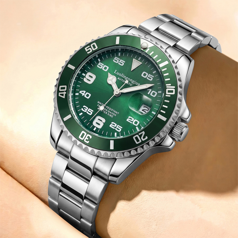 Luxury Watch Name Brands - 新しい高級メンズ腕時計。ビジネススタイルに合うスケルトンデザインの自動巻き機械式腕時計。防水機能付きで夜光塗料を施した蝶型クラスプのストラップ。パーティーや普段使いに最適なファッションウォッチ。高級感があり、クールなブランドの腕時計。スタイリッシュで洗練されたデザインの、誕生日プレゼントに最適な腕時計。