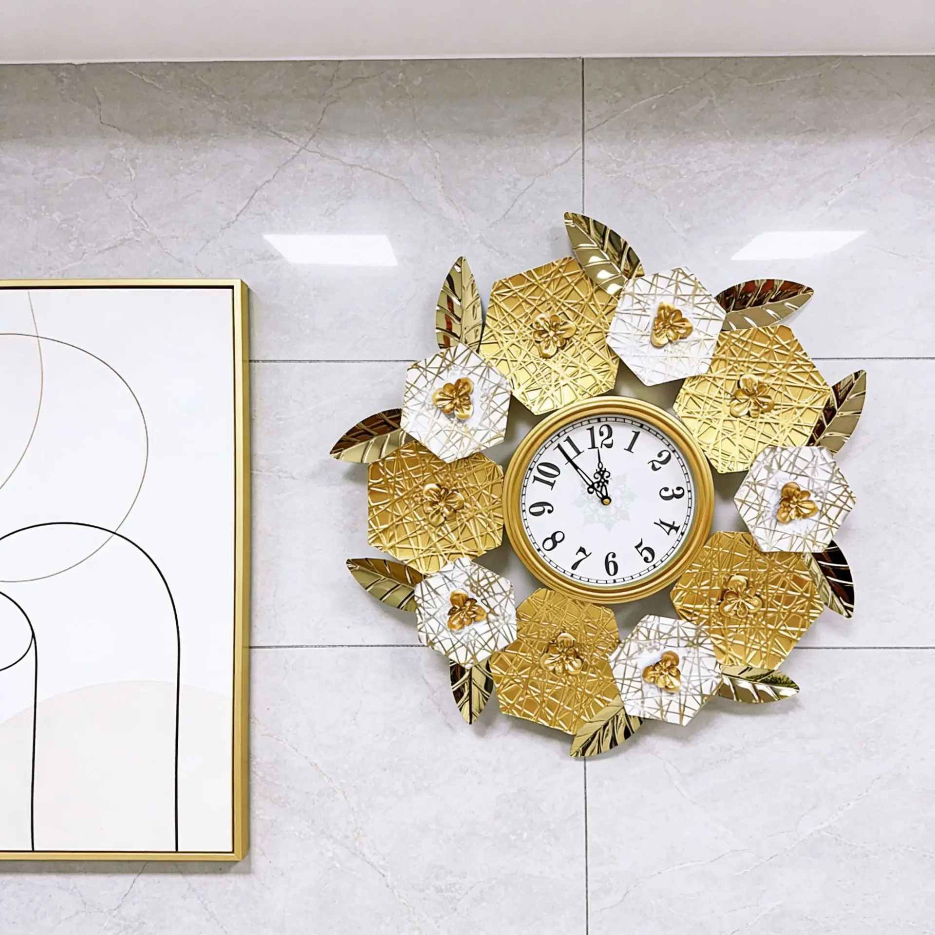 鍛鉄製の大型花柄壁掛け時計、チタン製壁掛け時計、立体的な壁掛 - Luxury Watch House のレビューと価格