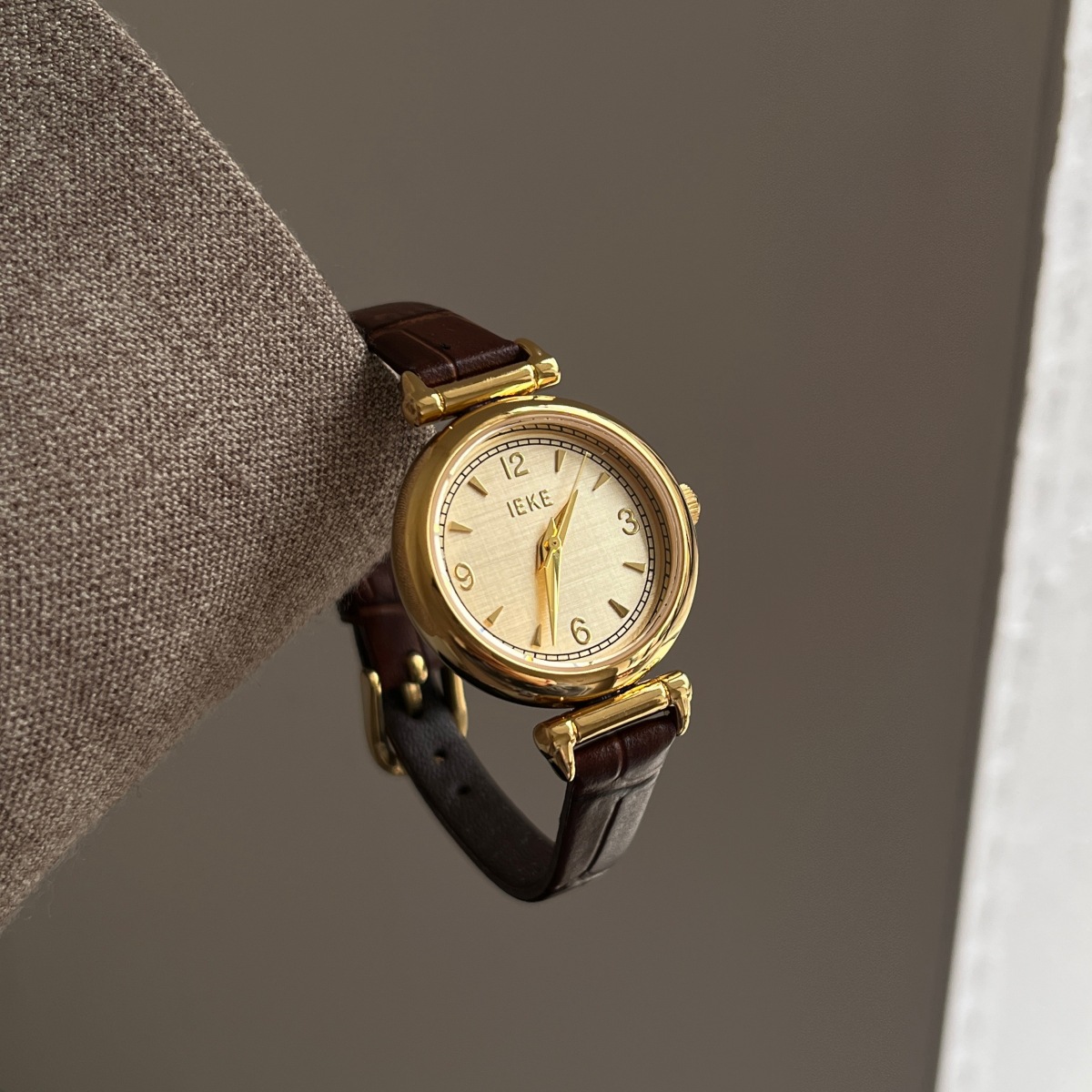ヴィンテージスタイル高級腕時計ハイエンドレザーストラップ防水 - Luxury Watch Vintage のレビューと価格
