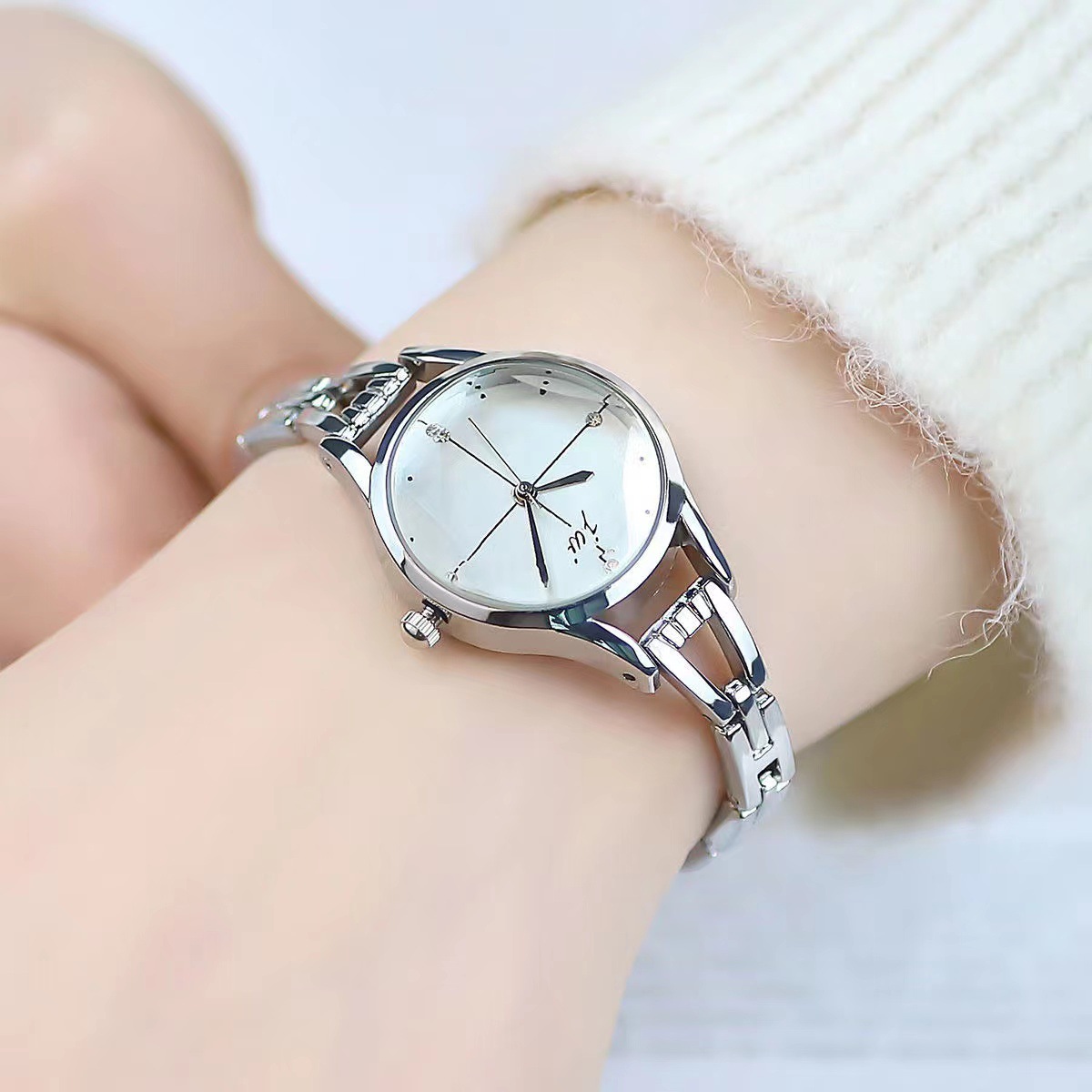 ブレスレット時計女性のためのエレガントなローズゴールドレディ - Luxury Watch Lady のレビューと価格