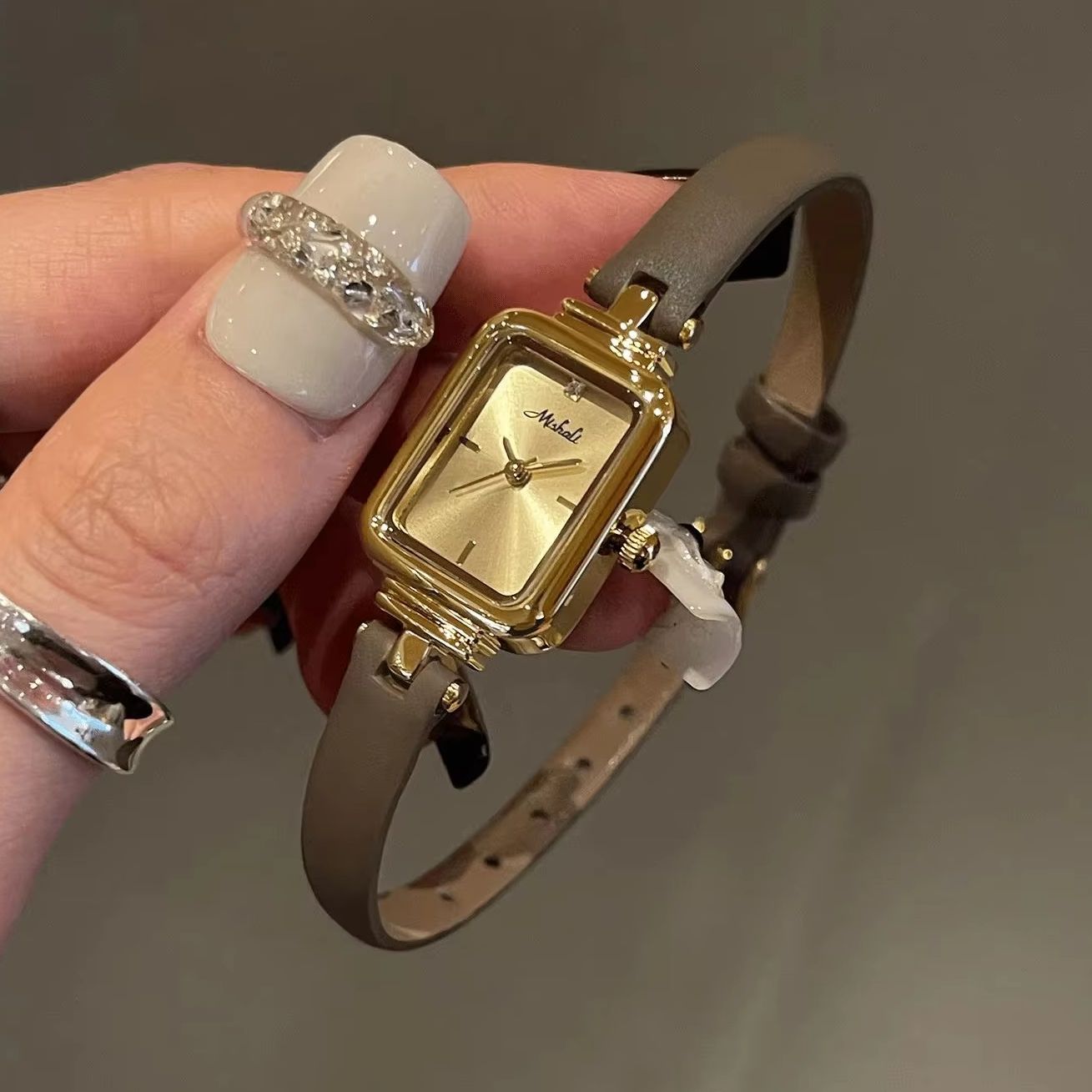 高級ヴィンテージレディースウォッチ 本革ストラップ 小型長方 - Luxury Watch Vintage のレビューと価格