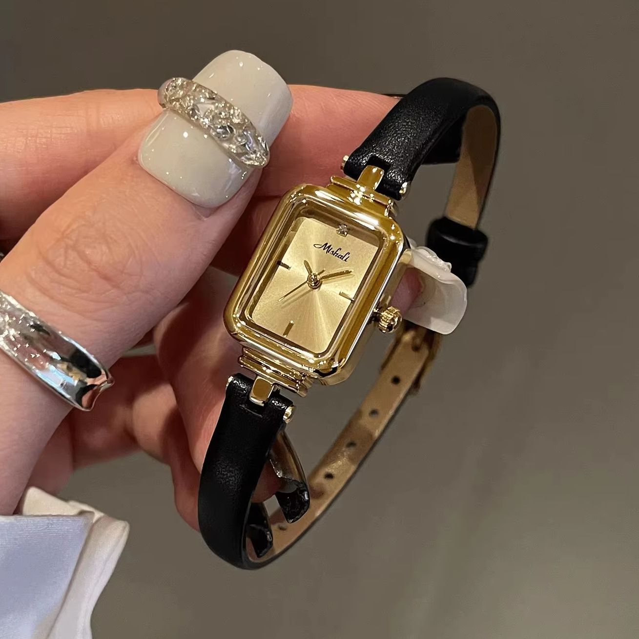 高級ヴィンテージレディースウォッチ 本革ストラップ 小型長方 - Luxury Watch Vintage のレビューと価格
